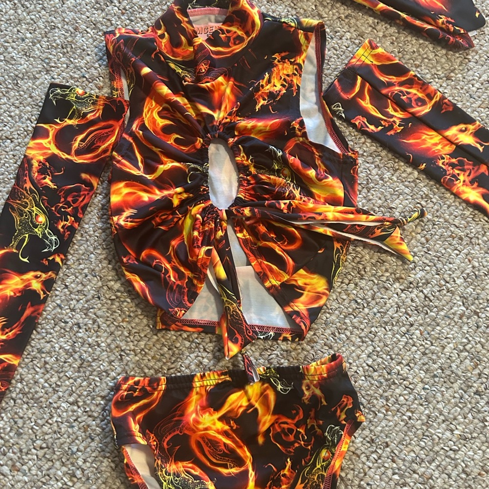 Flame Pattern Multi-Piece Set - Picture 2 of 5